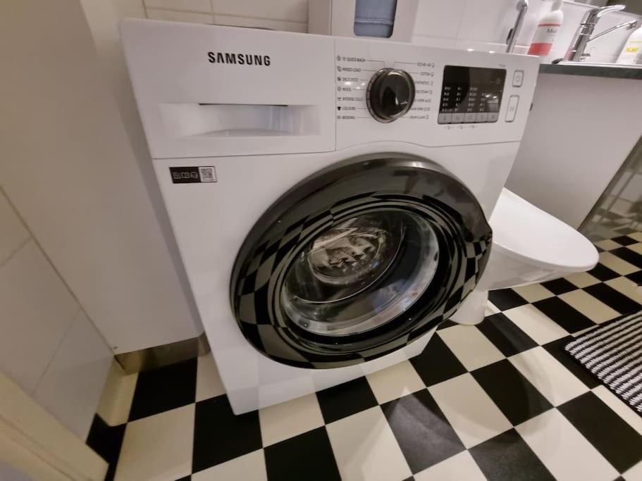 Valoisa Huoneisto Jossa Erinomaiset Vuoteet. Mikkeli Esterno foto
