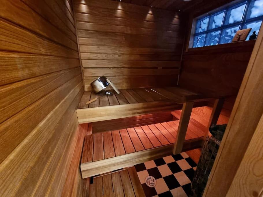 Valoisa Huoneisto Jossa Erinomaiset Vuoteet. Mikkeli Esterno foto